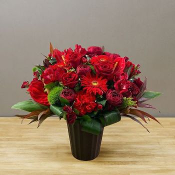 還暦祝いのお花。60本の赤いバラ、バラの花束、60歳の誕生日に贈るお花です。
