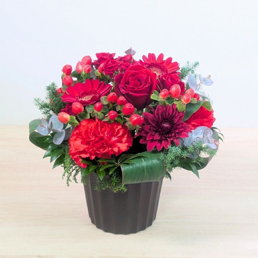 還暦祝いのお花。60本の赤いバラ、バラの花束、60歳の誕生日に贈るお花です。