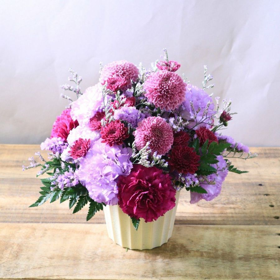 70歳 古希祝いの花|誕生日プレゼントに|母・女性におすすめ|アレンジメント「ヴィオラ」かわいいSサイズ |お花のプレゼント・花ギフト通販 |フラワーギフト花以想(はないも)