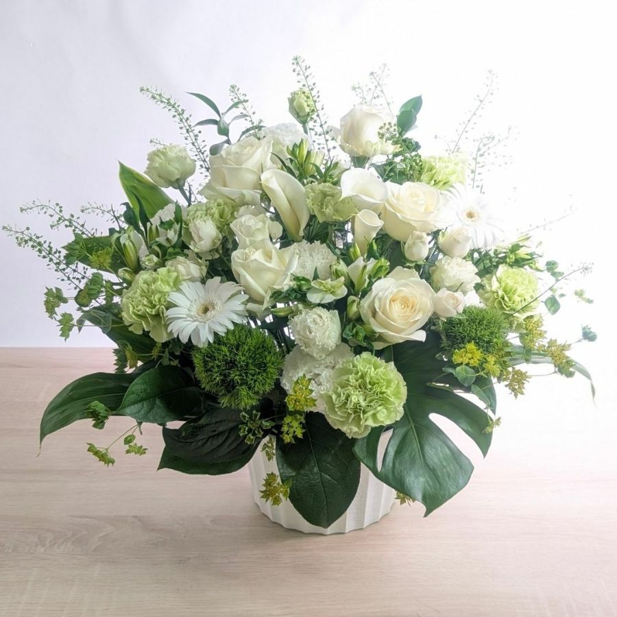 命日のお供え花。ご家族やご友人の命日、祥月命日に贈るお供えの花です。