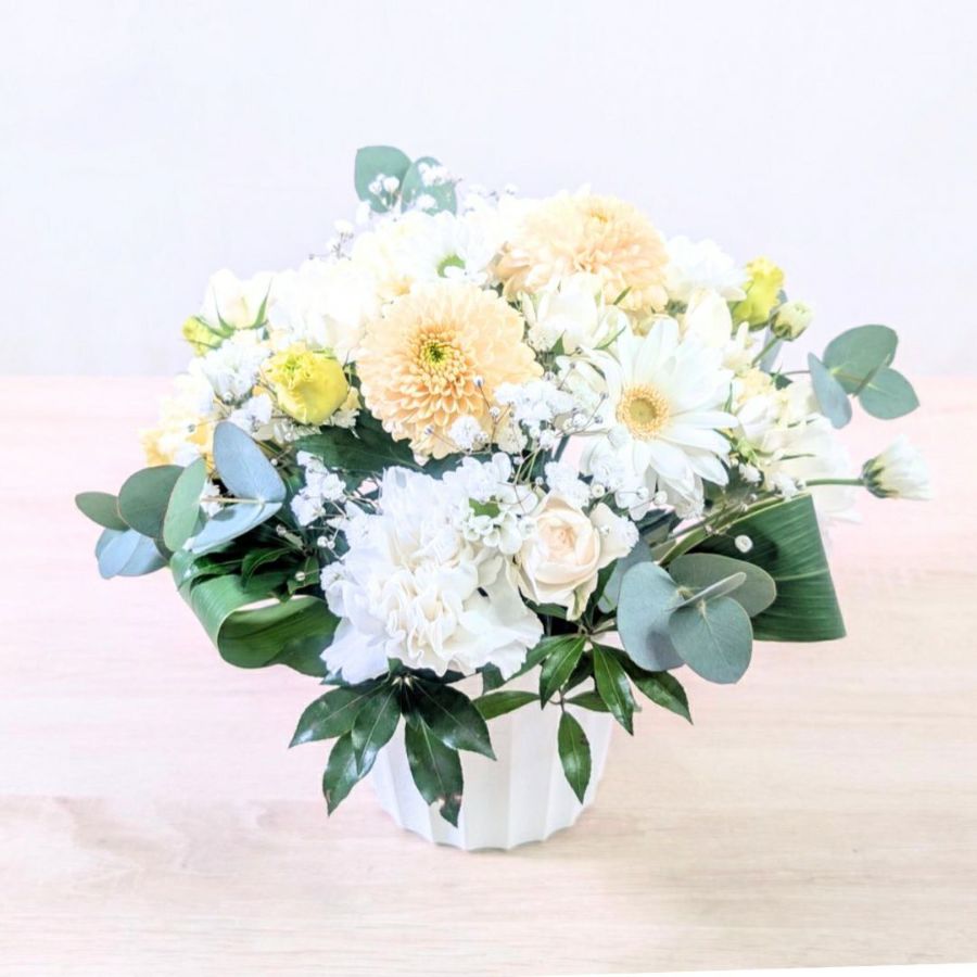 命日のお供え花。ご家族やご友人の命日、祥月命日に贈るお供えの花です。