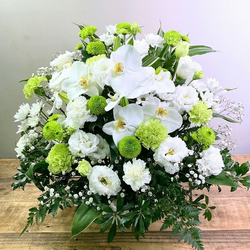 喪中のお供え花。年内に亡くなった人へ贈るお悔やみ花。喪中はがきが届いたときに贈るお供え用のアレンジメント