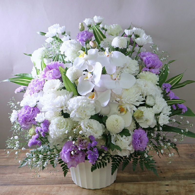 13回忌・十三回忌のお供え花・お悔やみの花。家族や友人の十三回忌法要、実家に贈るお供え用のアレンジメント