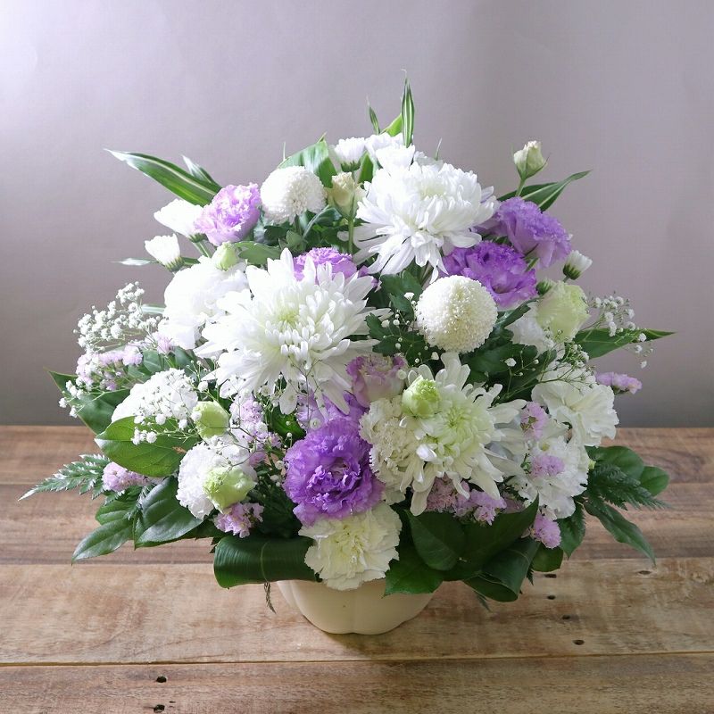 13回忌・十三回忌のお供え花・お悔やみの花。家族や友人の十三回忌法要、実家に贈るお供え用のアレンジメント