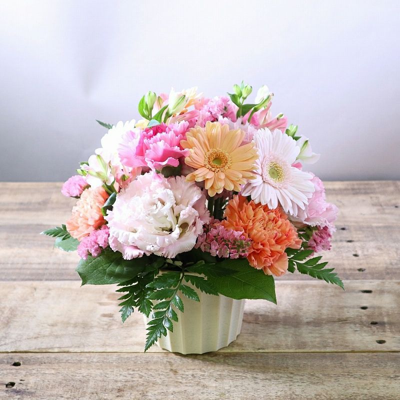 ワンちゃんのお花、猫ちゃんのお供え花。ペットとご家族、ご実家に贈るお供え用のアレンジメント