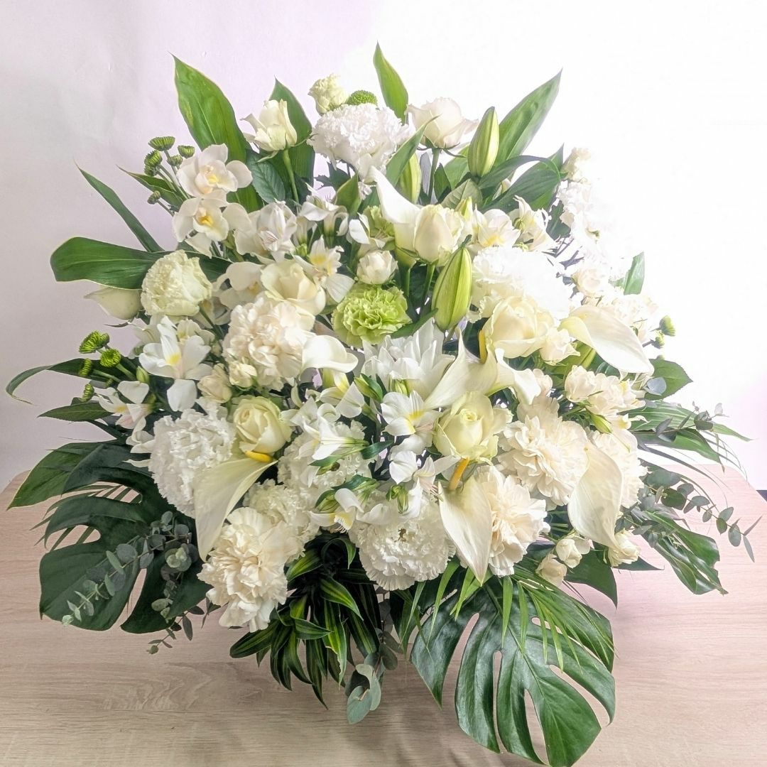 初盆の花・新盆に飾るお供え花。はじめて迎えるお盆、ご実家に贈るお供え用のアレンジメント