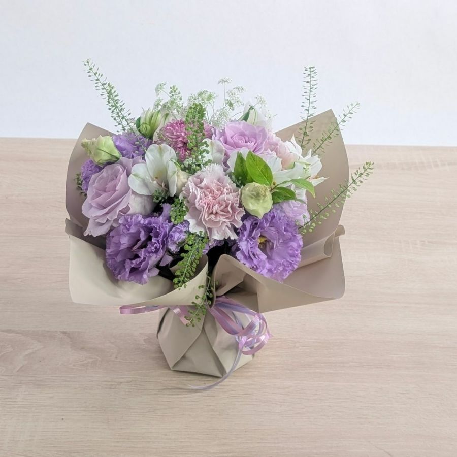 初盆の花・新盆に飾るお供え花。はじめて迎えるお盆、ご実家に贈るお供え用のアレンジメント