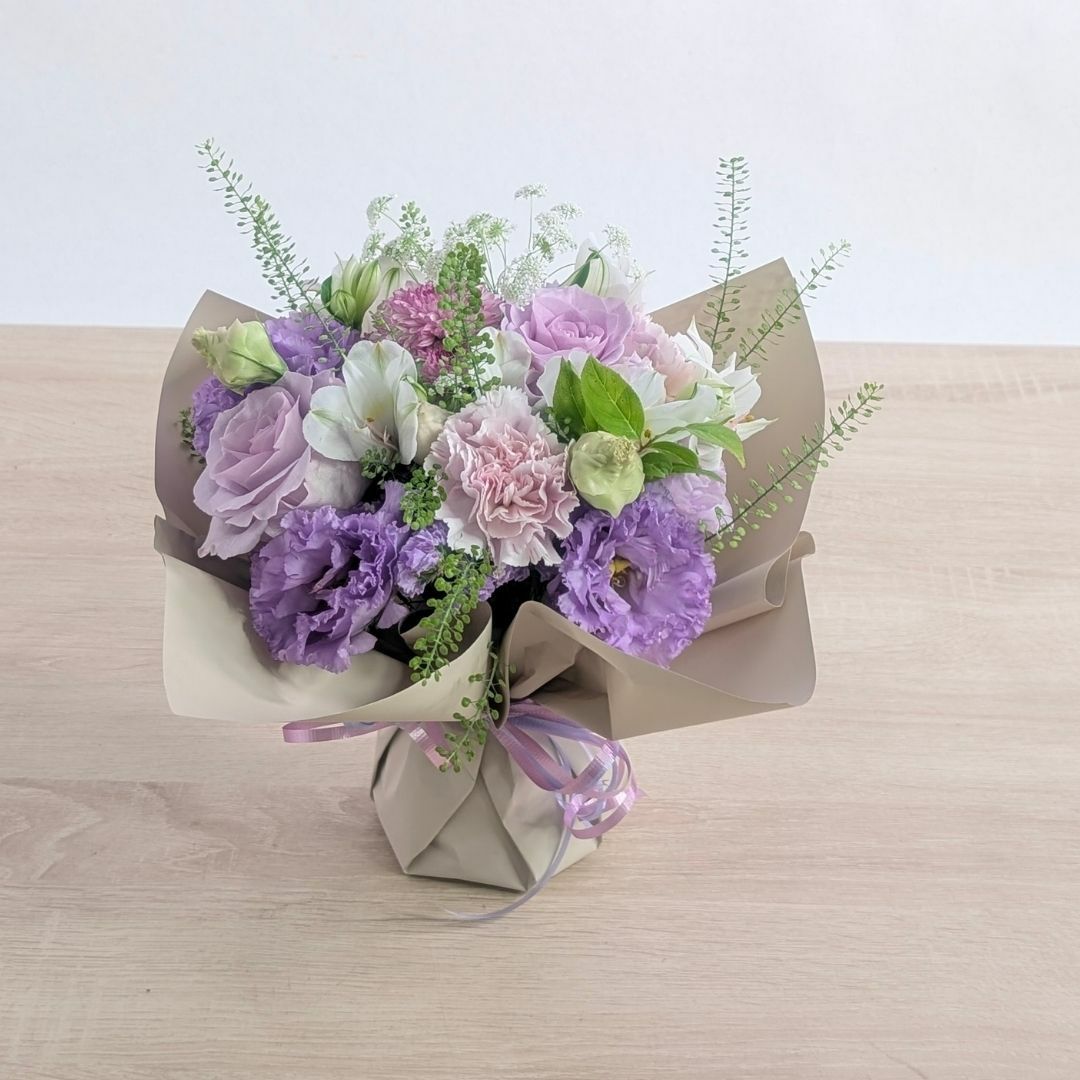 初盆の花・新盆に飾るお供え花。はじめて迎えるお盆、ご実家に贈るお供え用のアレンジメント