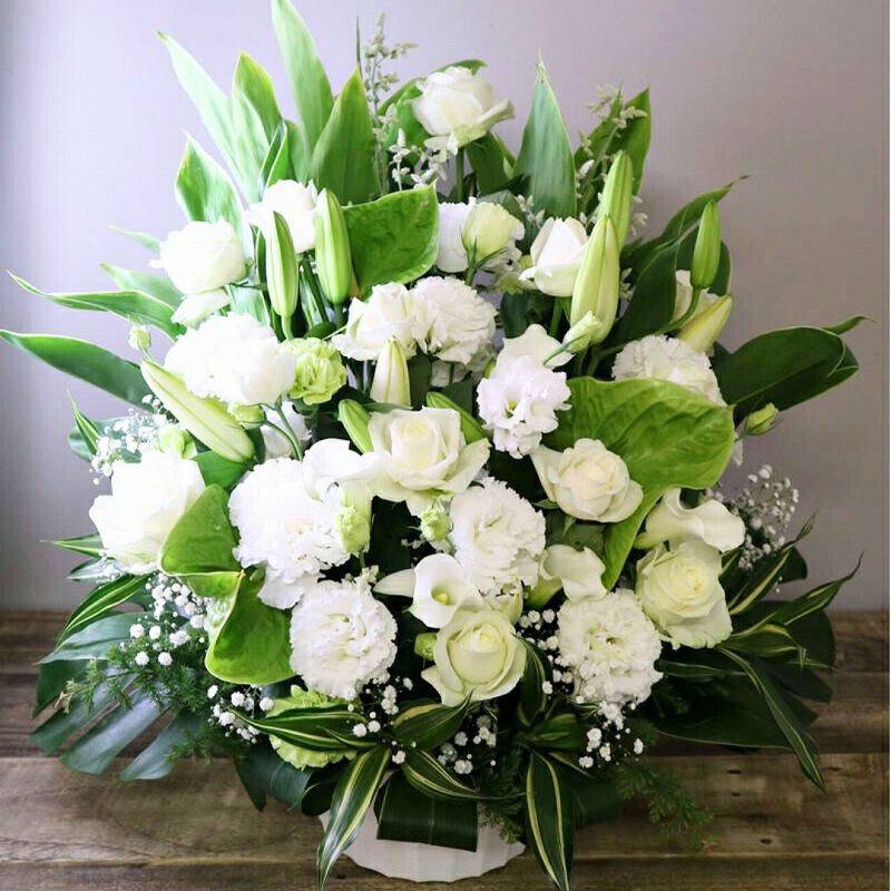 キリスト教のお供え花。クリスチャンのお花、お別れ会・一年祭に贈るお供え用アレンジメント