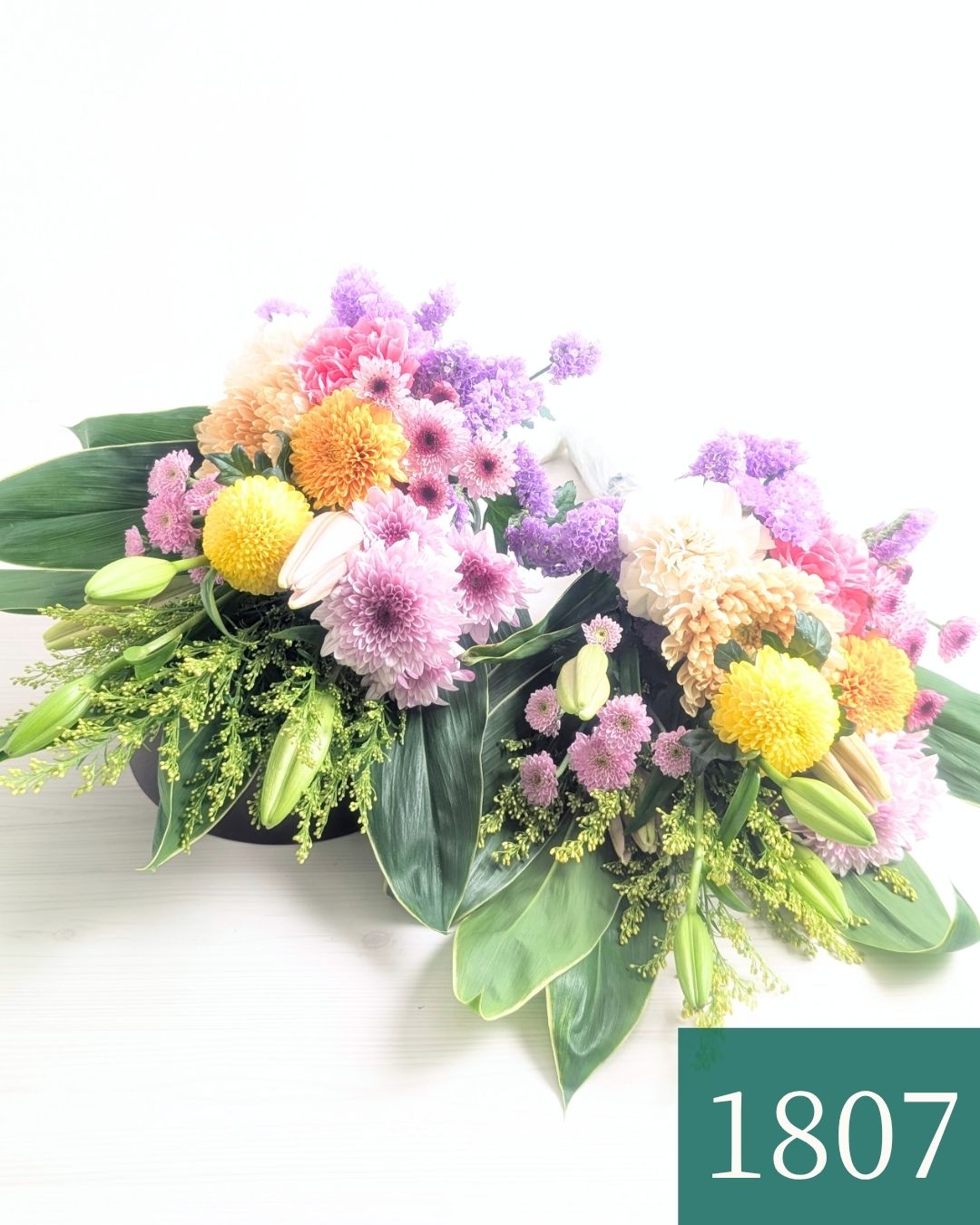 【墓花一対・仏壇お供え花】ひと束5000円×2（お彼岸・お盆・49日に）  | 東京花屋｜お花のプレゼント・お花ギフト 通販｜フラワーギフト 花以想（はないも）