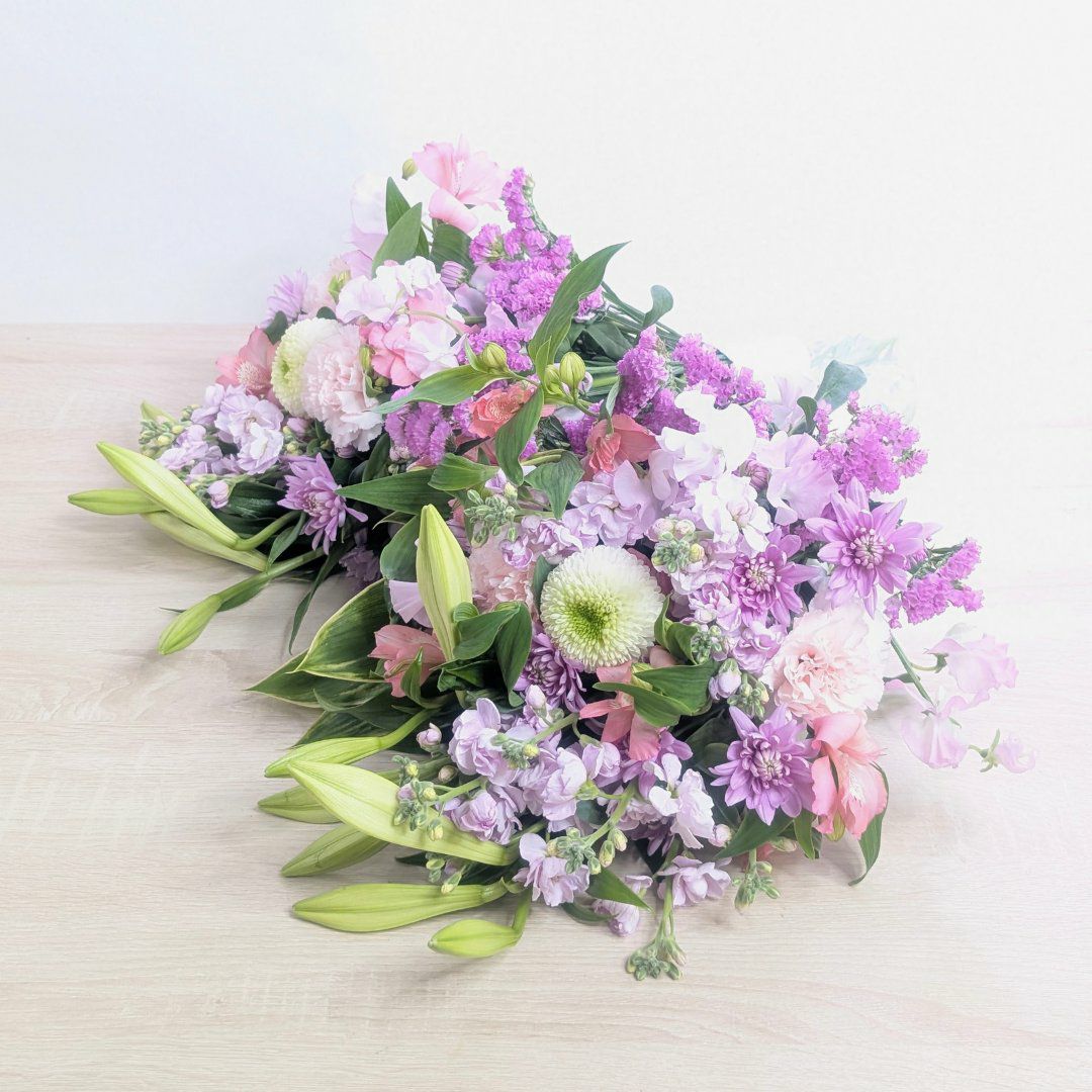 お墓・仏壇に飾るお花。墓花一対セット。お彼岸やお盆に贈るお参り用のお供え花束