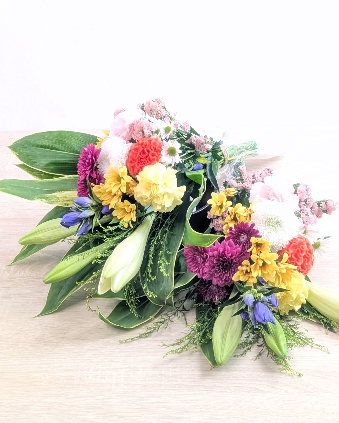 お墓・仏壇に飾るお花。墓花一対セット。お彼岸やお盆に贈るお参り用のお供え花束