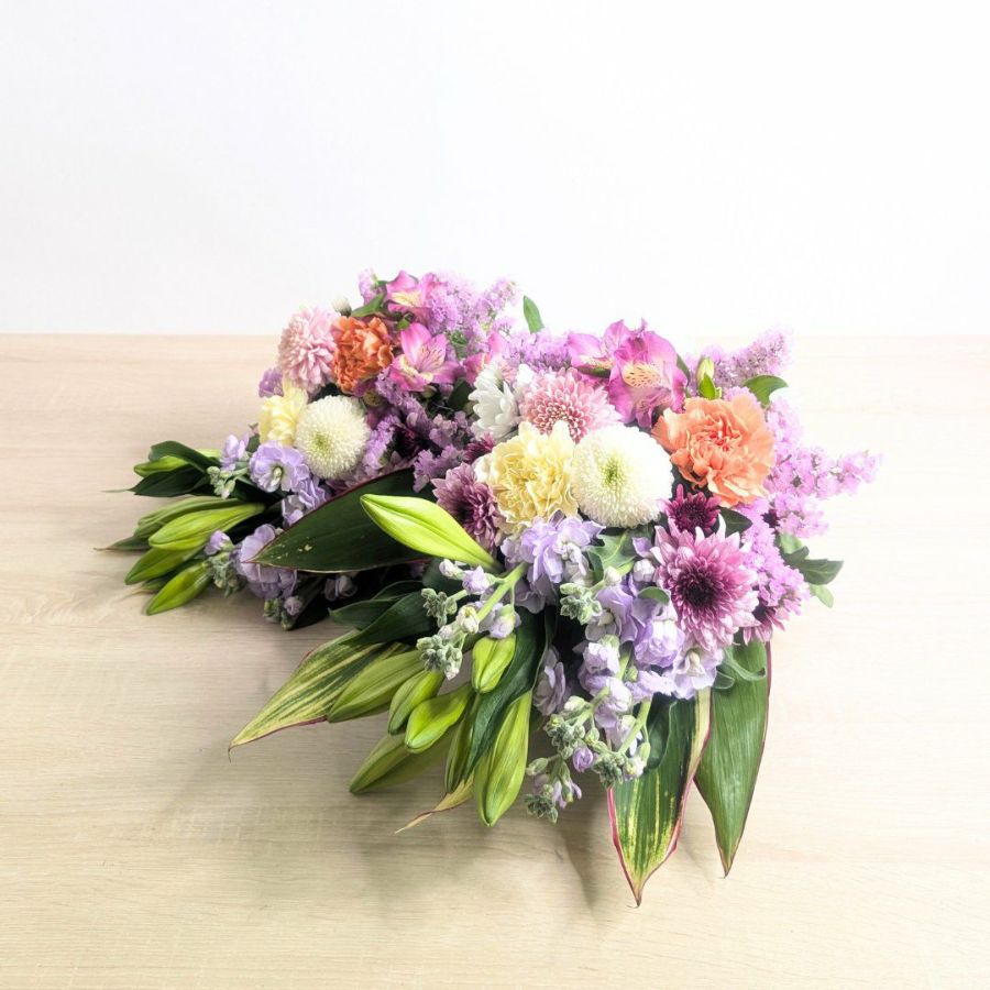 仏壇・お墓の花。お供えの一対花です。法事や仏壇に飾る、ご実家に贈るお供えの花です。