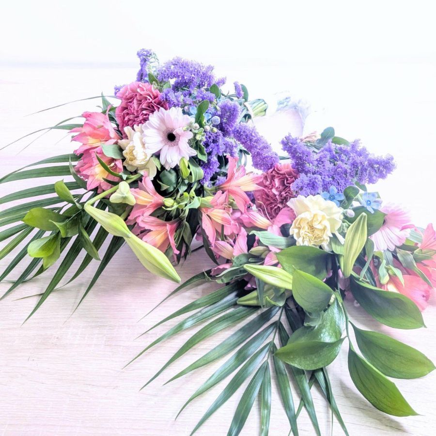仏壇・お墓の花。お供えの一対花です。法事や仏壇に飾る、ご実家に贈るお供えの花です。