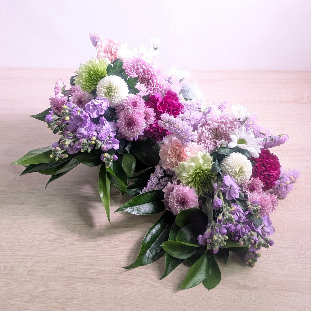 お墓・仏壇に飾るお花。墓花一対セット。お彼岸やお盆に贈るお参り用のお供え花束