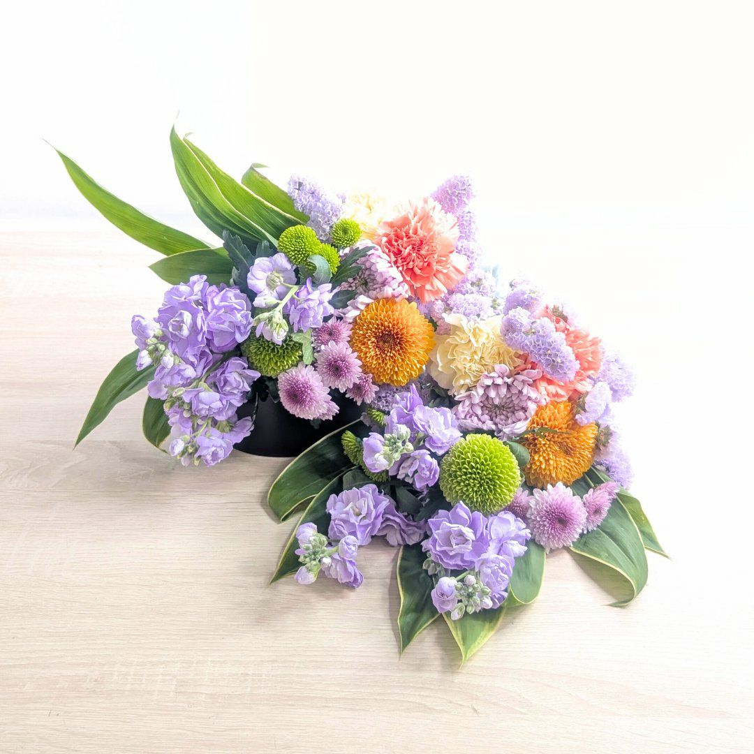 お墓・仏壇に飾るお花。墓花一対セット。お彼岸やお盆に贈るお参り用のお供え花束