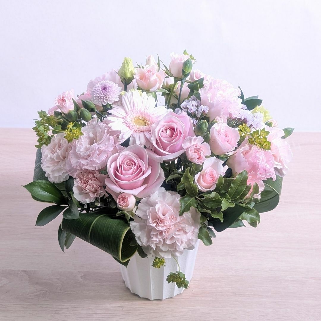 入院した人のお見舞い花。病院にいる人へ贈るお花の贈り物。フラワーギフト