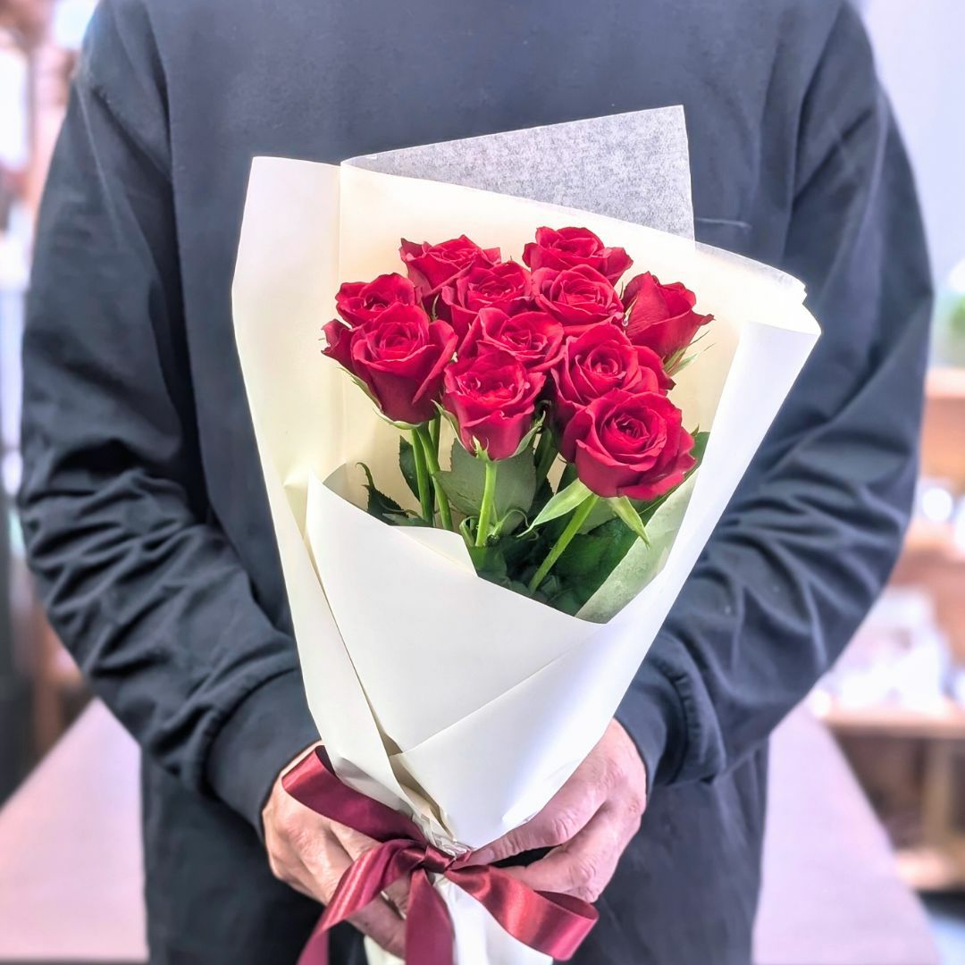 記念の数で贈るバラ。11本のバラの花言葉は「最愛」