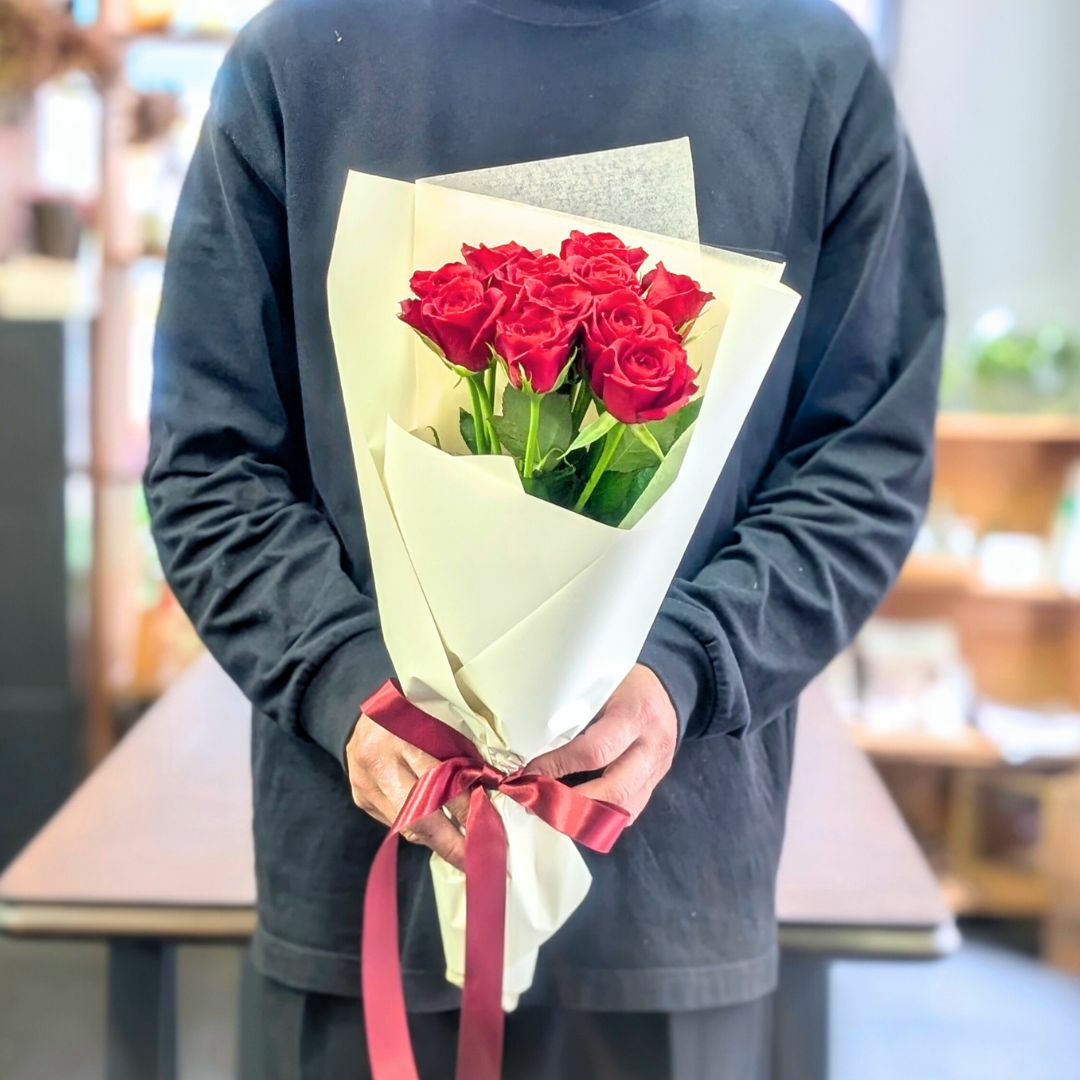 記念の数で贈るバラ。11本のバラの花言葉は「最愛」