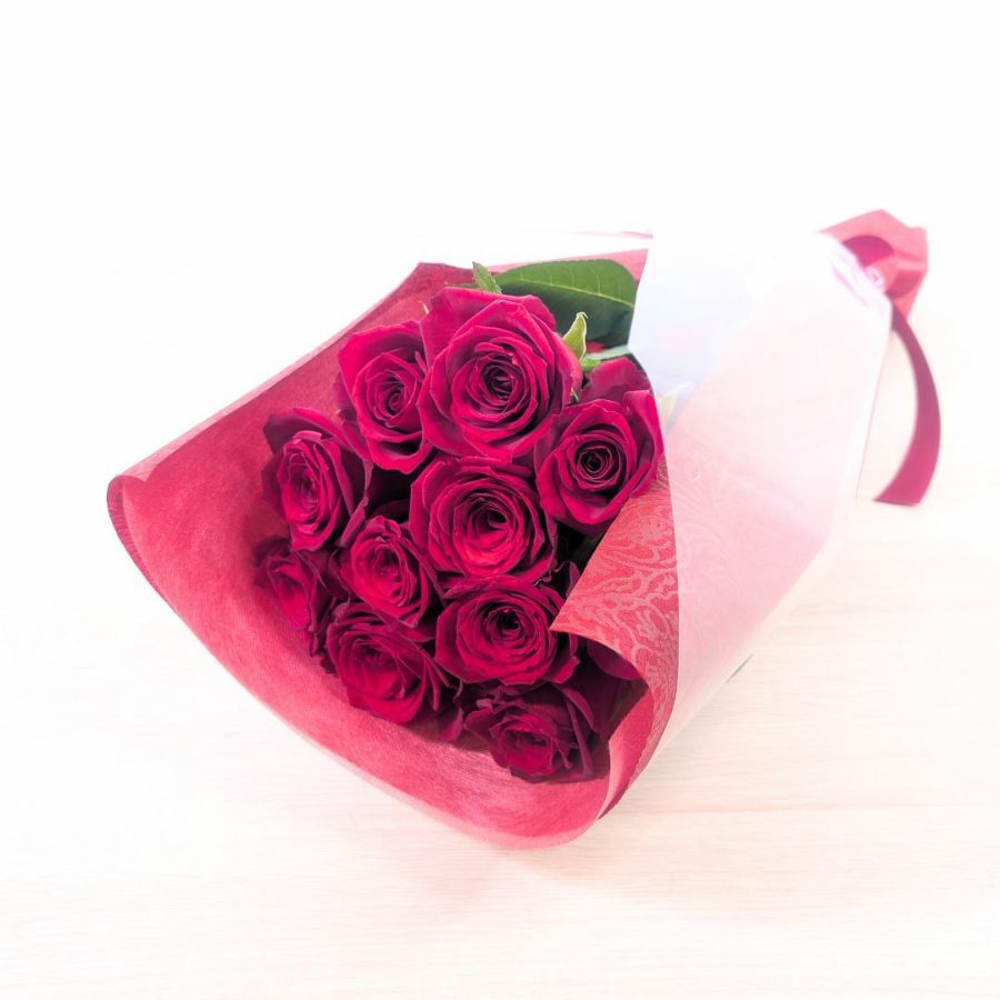 プロポーズ、結婚記念日、誕生日に。記念の数で贈るバラ。100本のバラの花言葉は「100パーセントの愛」