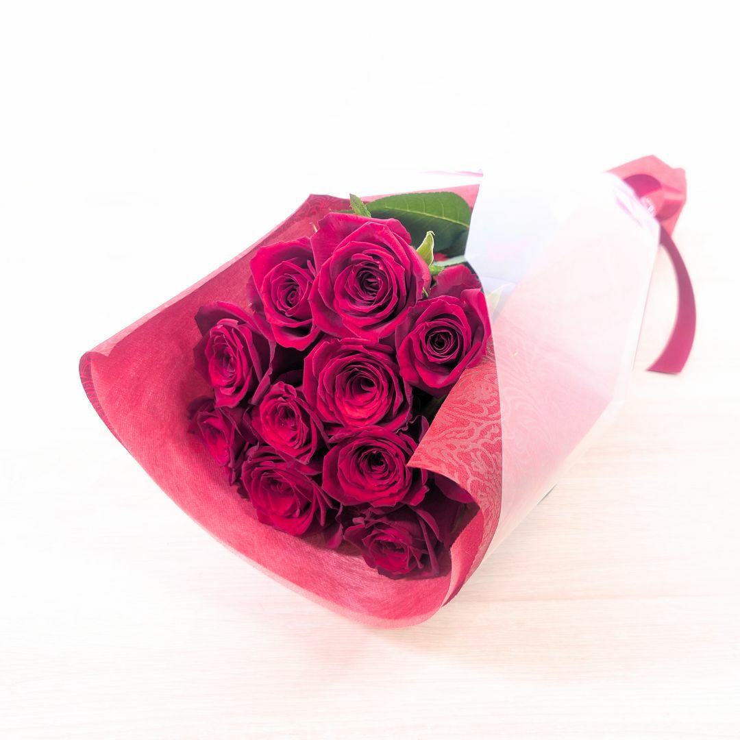 プロポーズ、結婚記念日、誕生日に。記念の数で贈るバラ。100本のバラの花言葉は「100パーセントの愛」
