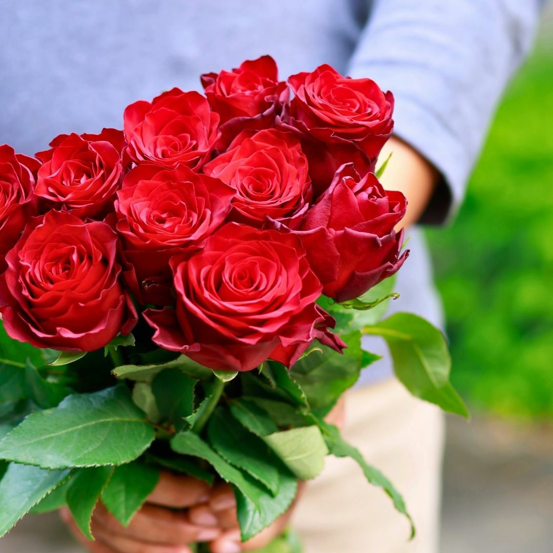 プロポーズ、結婚記念日、誕生日に。記念の数で贈るバラ。100本のバラの花言葉は「100パーセントの愛」