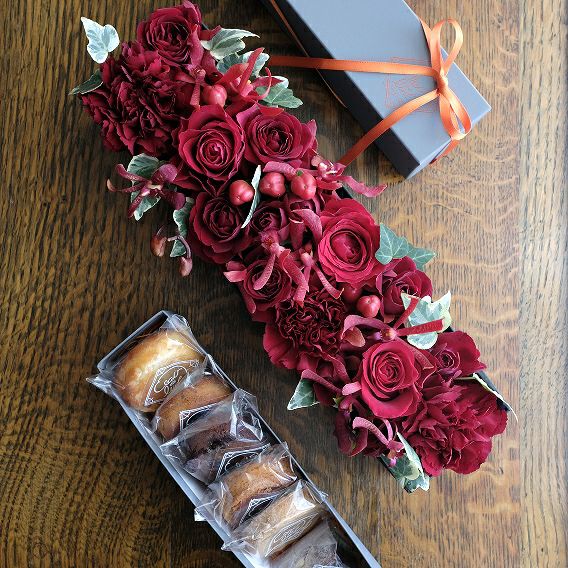 もらって嬉しいお花ギフトセット。お花とお菓子のセットギフト。喜ばれるフラワーギフト