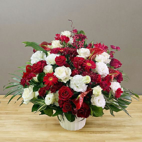 お祝い花の贈り物。もらって嬉しい上質なアレンジメント。喜ばれるフラワーギフト