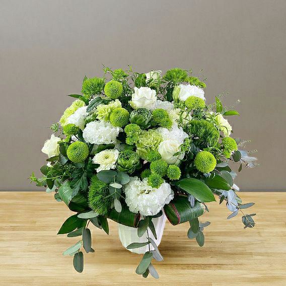 お祝い花の贈り物。もらって嬉しい上質なアレンジメント。喜ばれるフラワーギフト