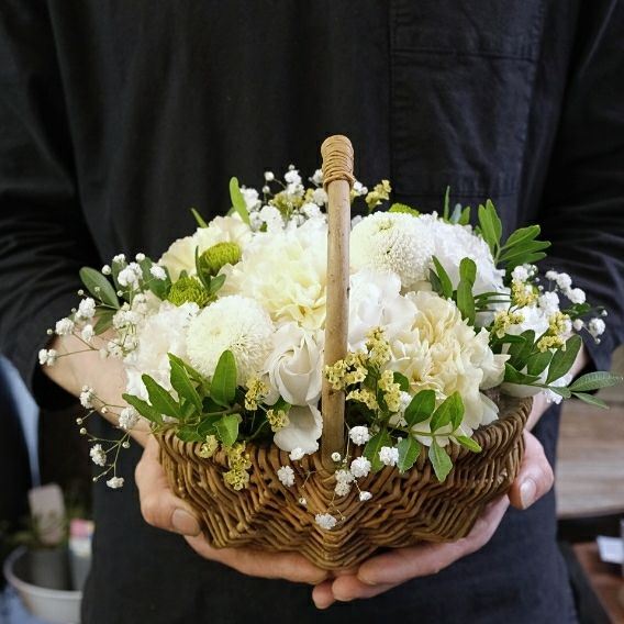 お花のバスケット・フラワーギフト。生花のアレンジメント。喜ばれるおしゃれな花ギフト
