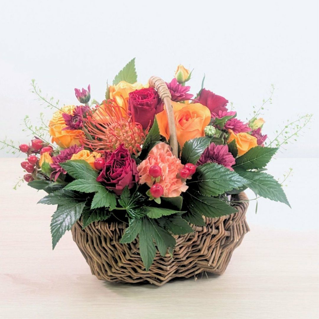 お花のバスケット・フラワーギフト。生花のアレンジメント。喜ばれるおしゃれな花ギフト