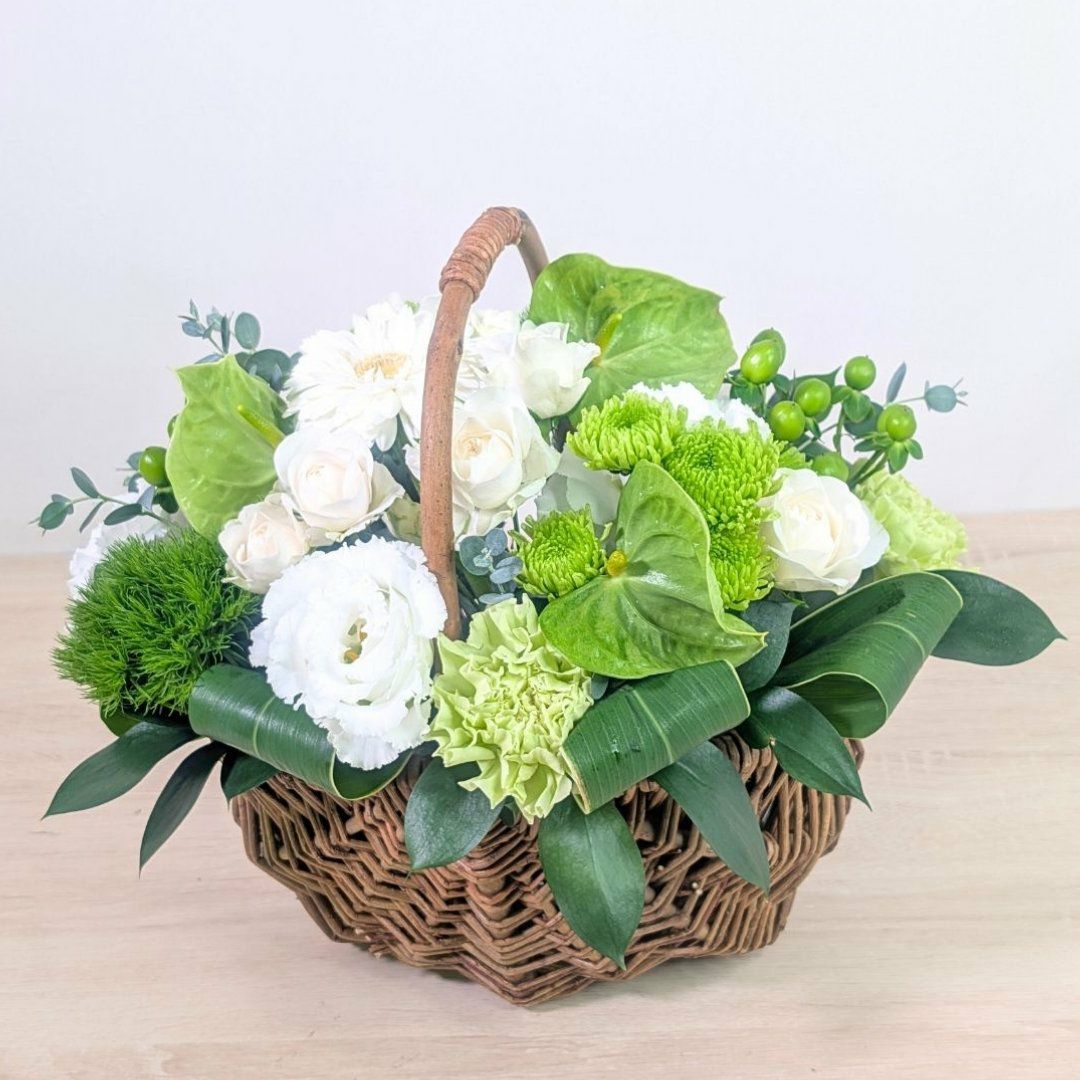 お花のバスケット・フラワーギフト。生花のアレンジメント。喜ばれるおしゃれな花ギフト