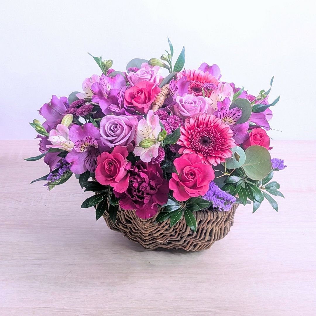 お花のバスケット・フラワーギフト。生花のアレンジメント。喜ばれるおしゃれな花ギフト