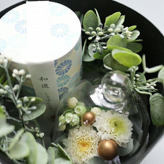 プリザーブドフラワーの贈り物。お悔やみ花、お供え花に贈る枯れないお花