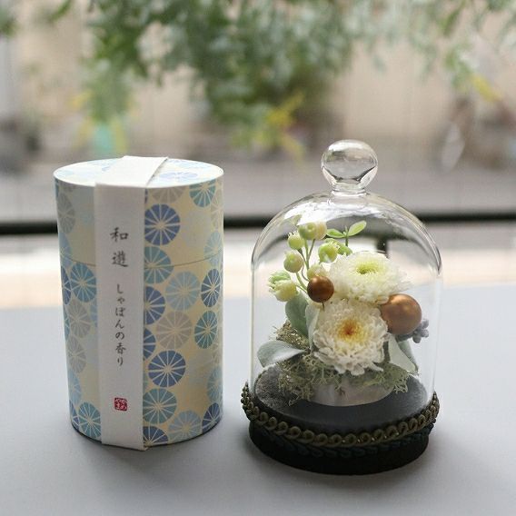 プリザーブドフラワーの贈り物。お悔やみ花、お供え花に贈る枯れないお花