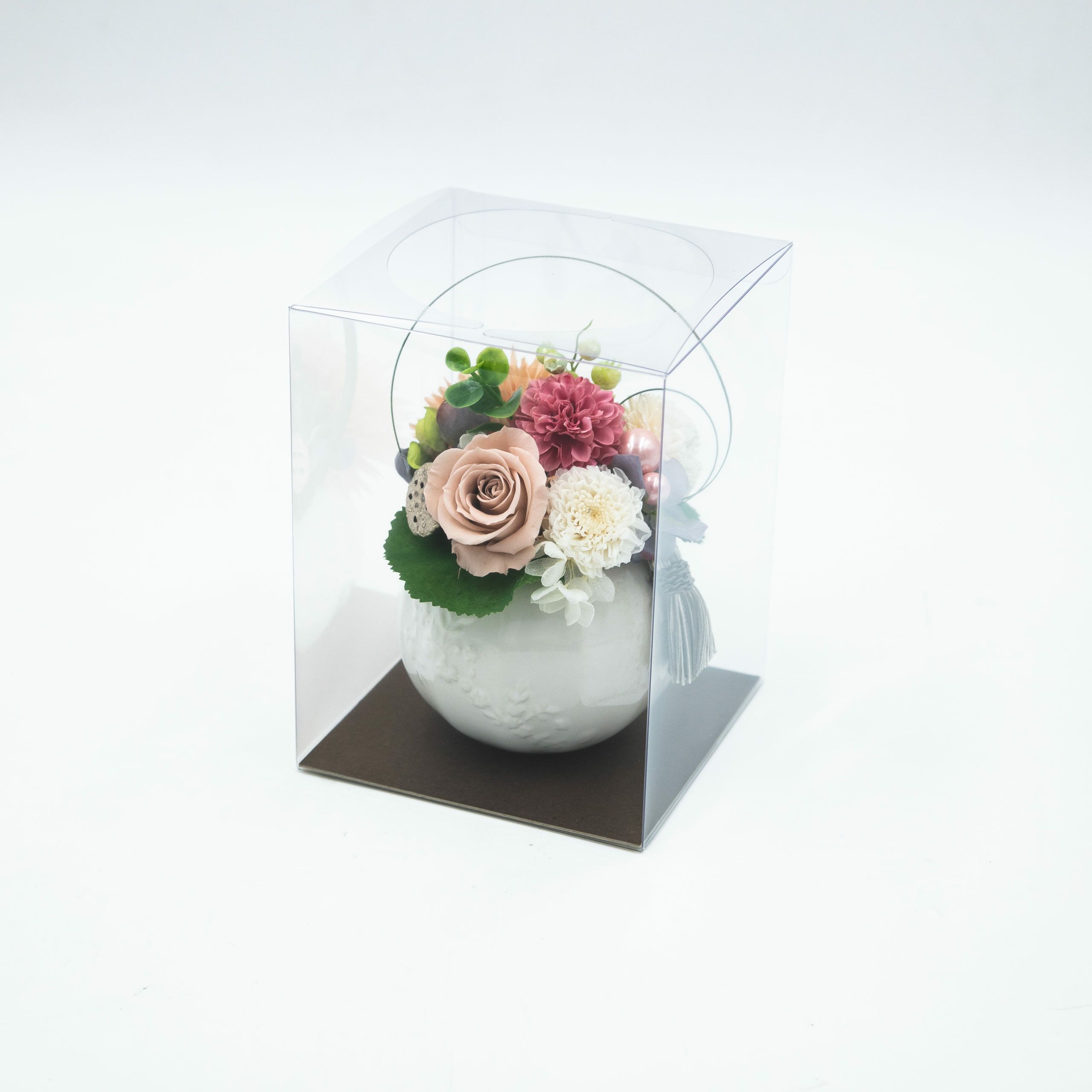 プリザーブドフラワーの贈り物。お悔やみ花、お供え花に贈る枯れないお花