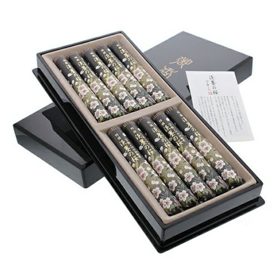 もらって嬉しいお線香。贈って喜ばれる、お供えのお花と贈れるお線香。