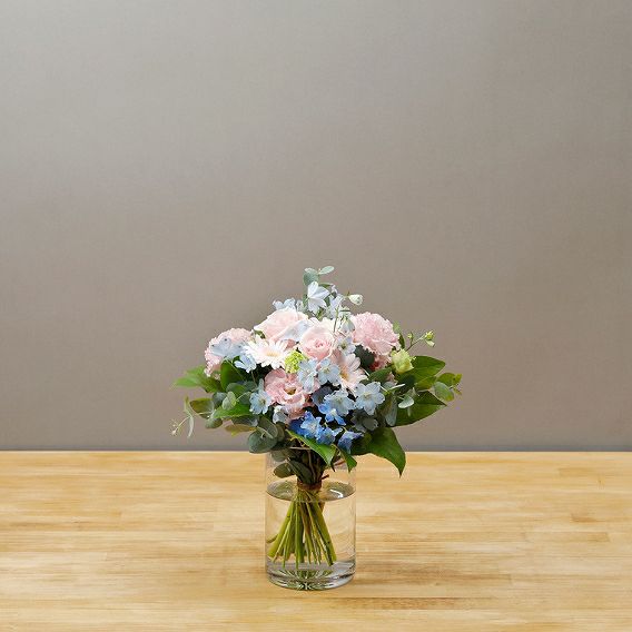 青い花のギフト。青い花の花束・アレンジメント。青色で贈る生花のフラワーギフト