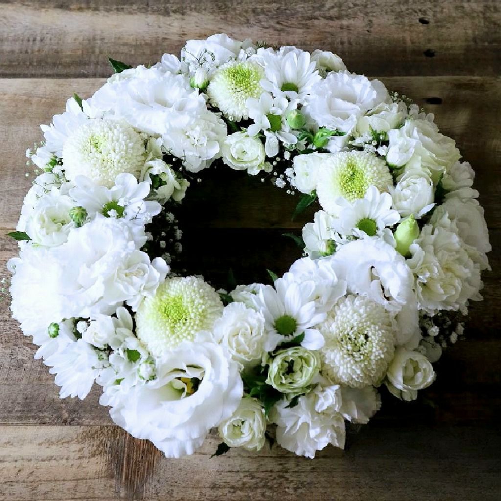 生花で贈るリース型アレンジメント。送って喜ばれるお花のギフト、フラワーギフト