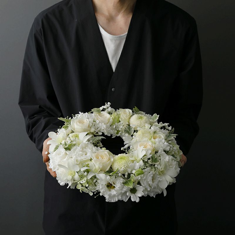 生花で贈るリース型アレンジメント。送って喜ばれるお花のギフト、フラワーギフト