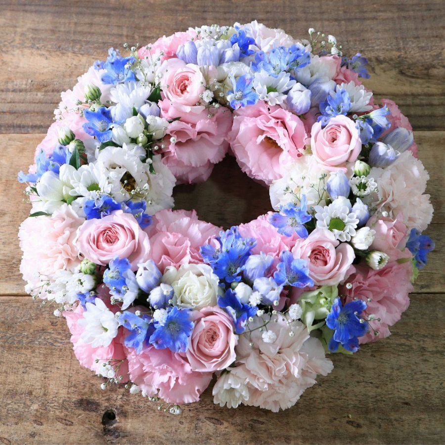 生花で贈るリース型アレンジメント。送って喜ばれるお花のギフト、フラワーギフト