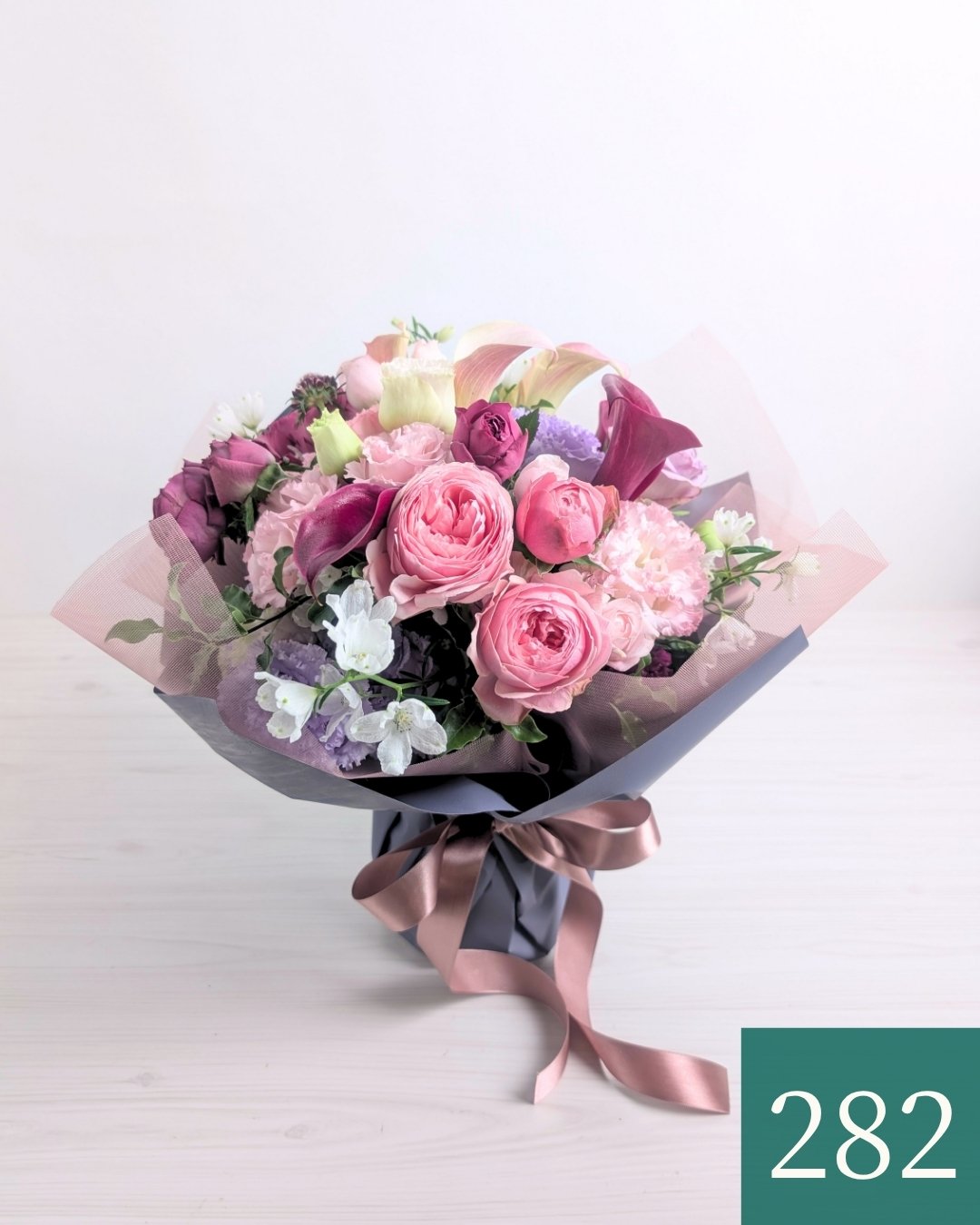 そのまま飾れる花束、スタンドブーケ。もらって嬉しい花束のプレゼント　華やかサイズ
