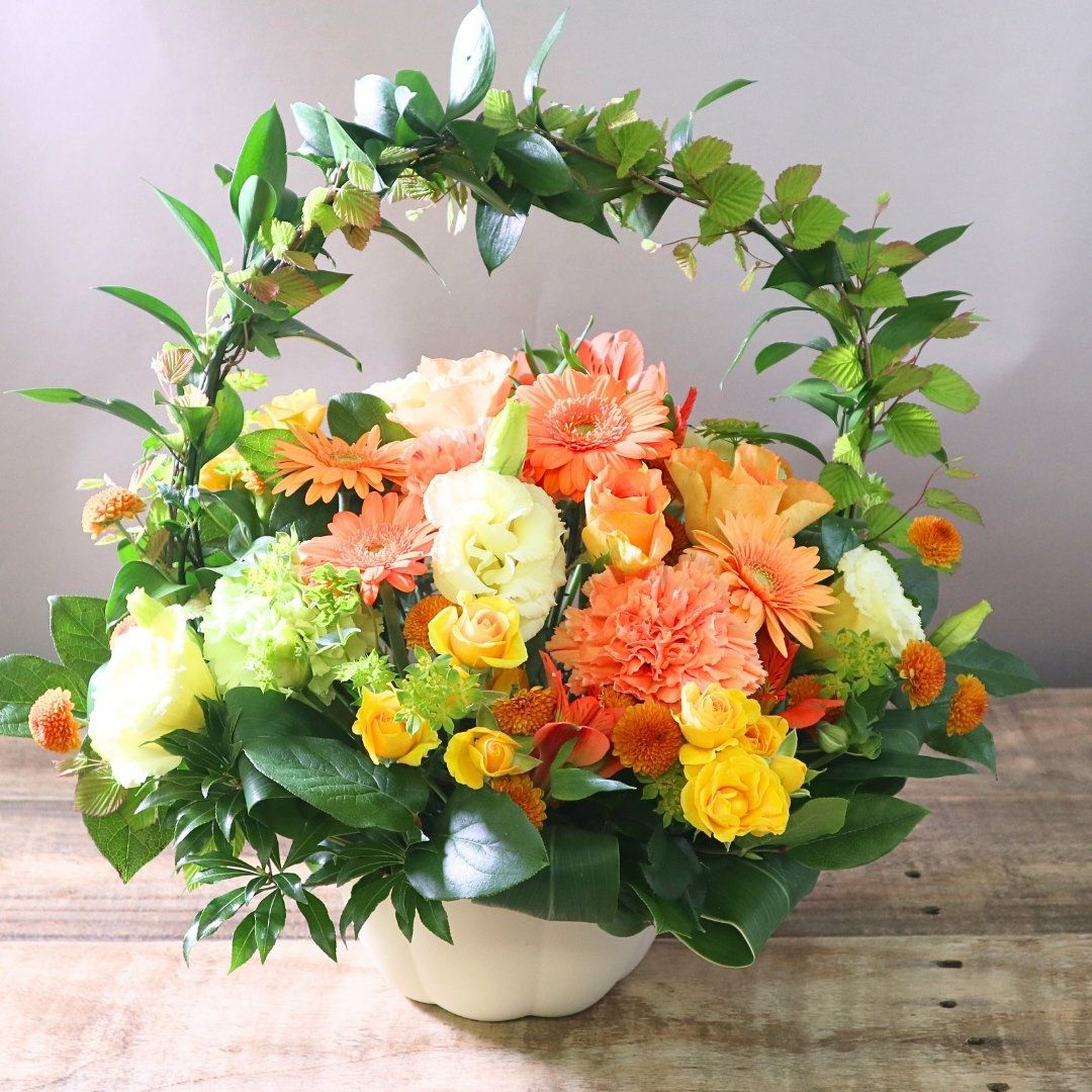 生花で贈るリング型アレンジメント。送って喜ばれるお花のギフト、フラワーギフト