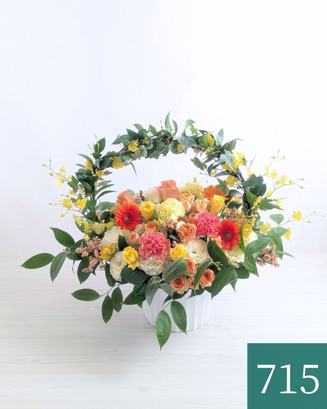 生花で贈るリング型アレンジメント。送って喜ばれるお花のギフト、フラワーギフト