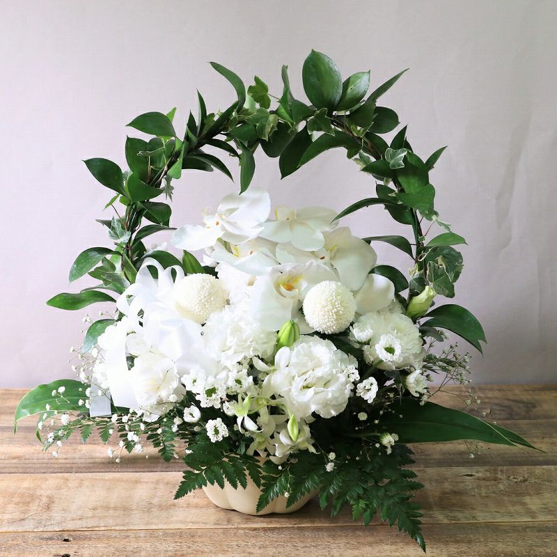 生花で贈るリング型アレンジメント。送って喜ばれるお花のギフト、フラワーギフト