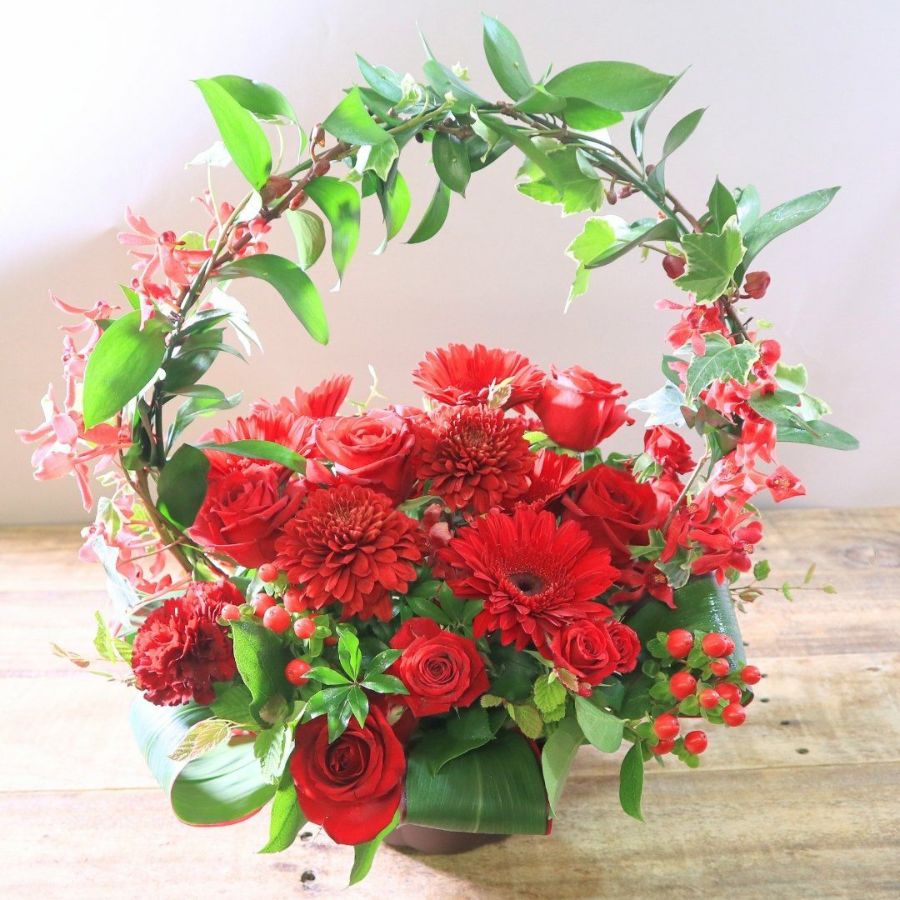 生花で贈るリング型アレンジメント。送って喜ばれるお花のギフト、フラワーギフト