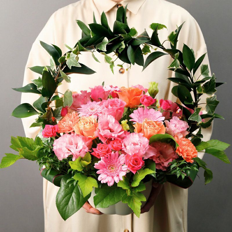 生花で贈るリング型アレンジメント。送って喜ばれるお花のギフト、フラワーギフト