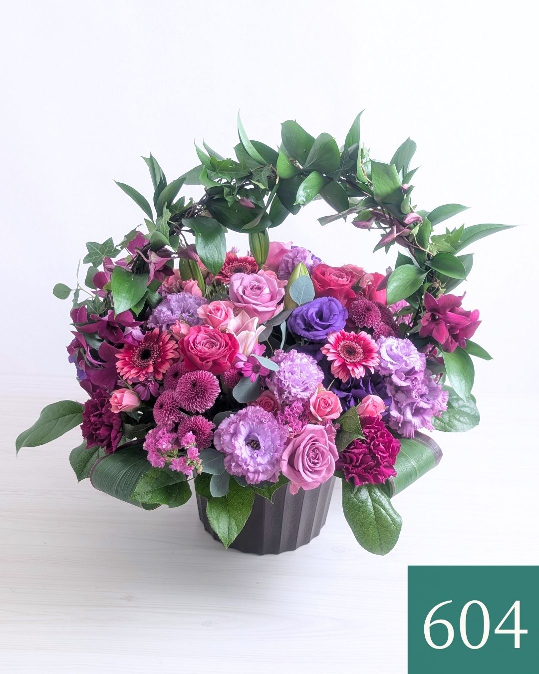 生花で贈るリング型アレンジメント。送って喜ばれるお花のギフト、フラワーギフト
