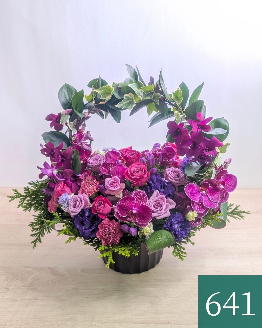 生花で贈るリング型アレンジメント。送って喜ばれるお花のギフト、フラワーギフト