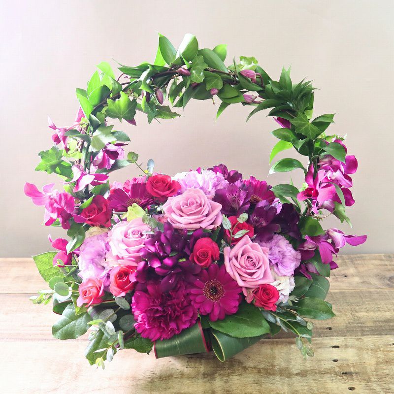 生花で贈るリング型アレンジメント。送って喜ばれるお花のギフト、フラワーギフト